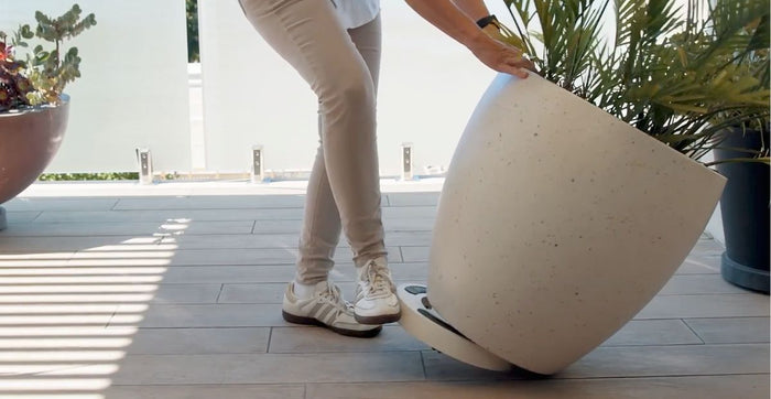 How to load a heavy pot onto an Omnia Plant Glider